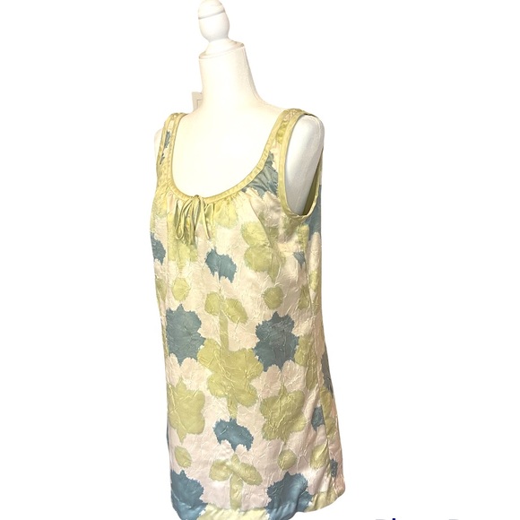 BCBGirls - Sleeveless Babydoll Mini Dress With Scoop Neck and Keyhole. Size S - Picture 2 of 9